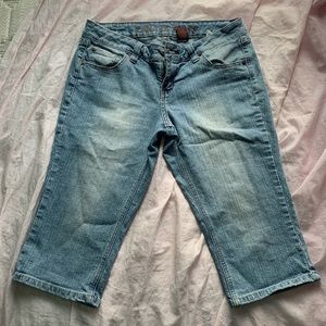 low rise denim capris
